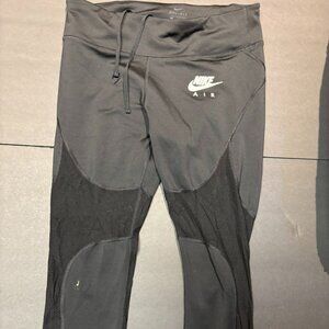 Nike Women’s Black Dri-Fit Athletic Leggings – Size L – Performance & Comfort